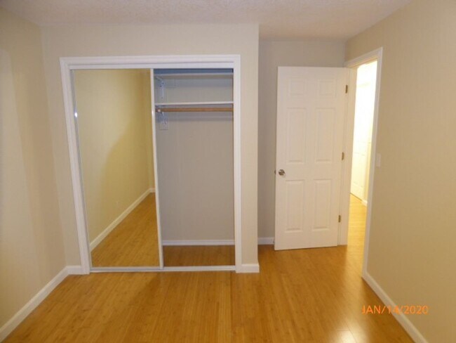 Building Photo - Charming 4 Bed 2 Bath Rambler in Sought After Neighborhood-Sammamish