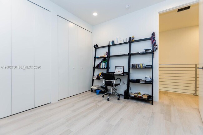 Building Photo - 2875 SW 33rd Ct