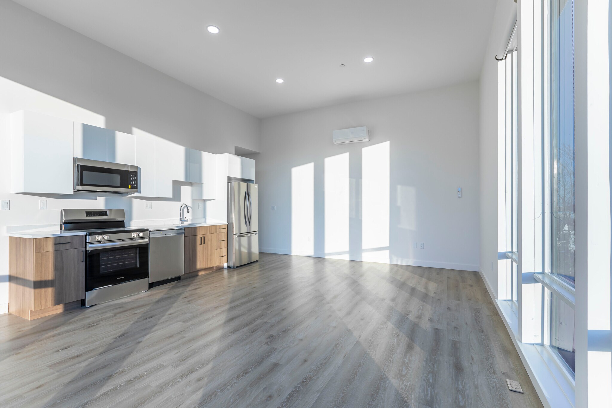 Building Photo - 319 Broadway