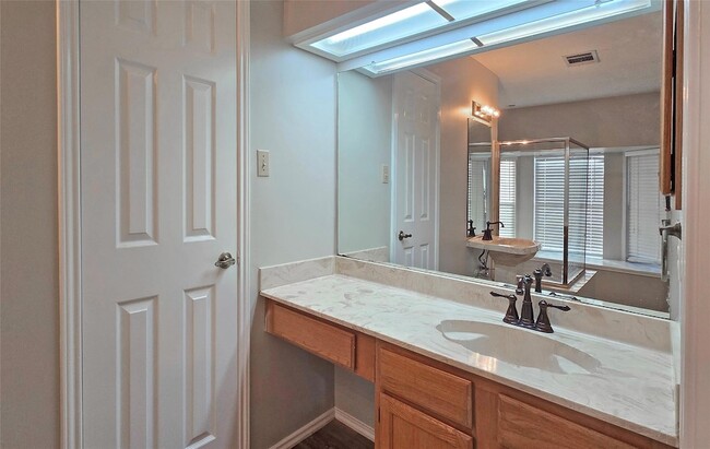 Building Photo - 2120 Zephyr Ln