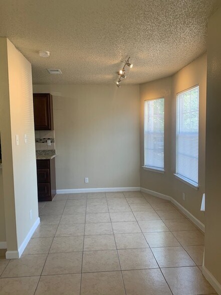 Dining Room - 2010 Kirksey Dr