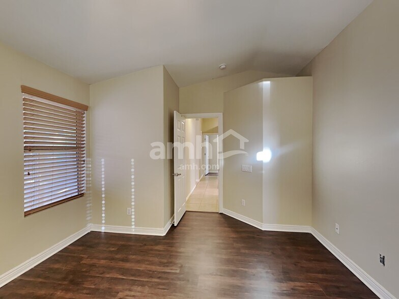Building Photo - 40 N Birch St
