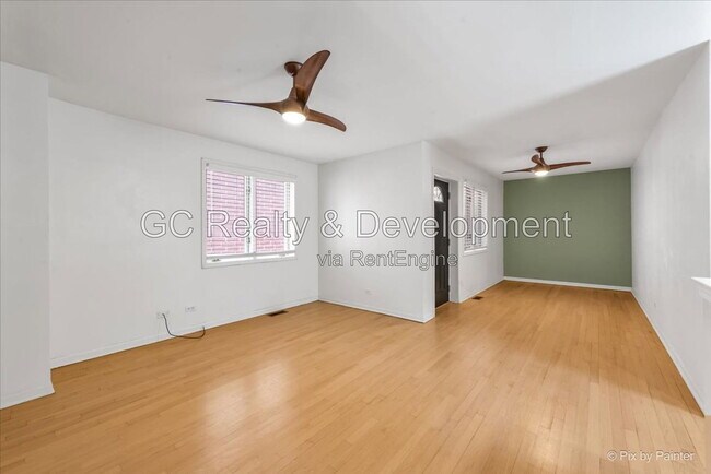 Building Photo - 832 W Barry Ave