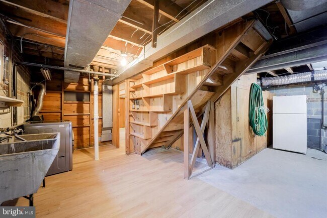 Building Photo - 5917 Rolston Rd