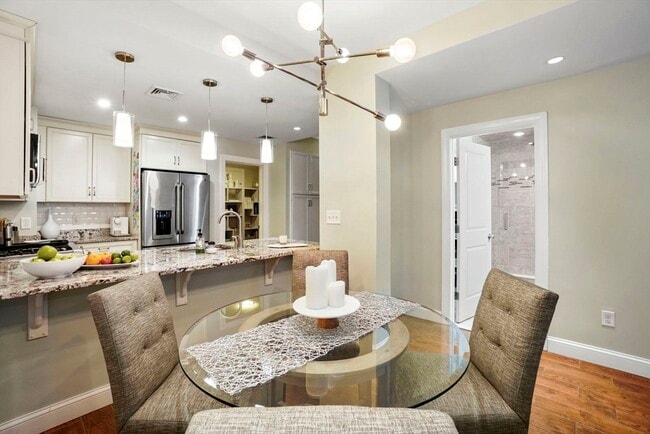 Building Photo - 16 Follen St