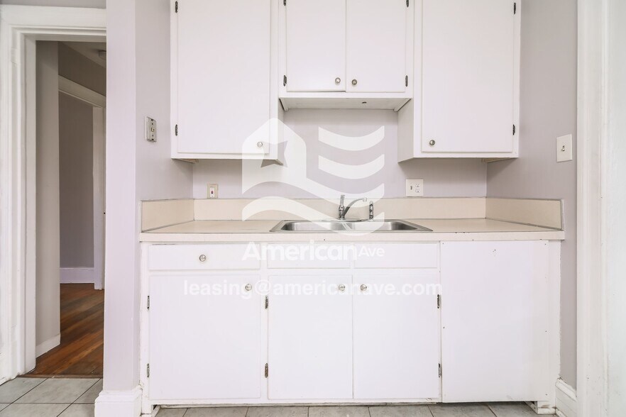 Building Photo - 203 Kincaid Ave NW