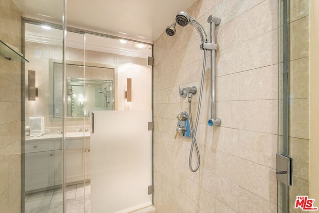 Building Photo - 10727 Wilshire Blvd