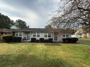 Building Photo - 823 Mathews Rd