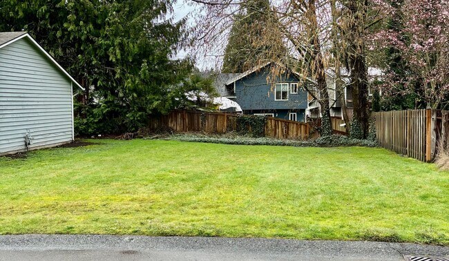 Building Photo - 3 Bed / 2 Bath Kirkland-Finn Hill rambler $3,395/month