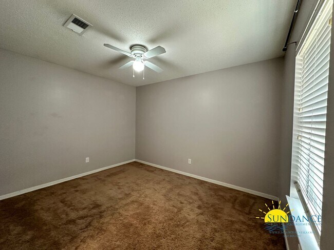 Building Photo - Beautiful 3 Bedroom Home in Mary Esther!