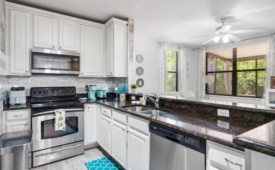 Building Photo - 3156 Via Palma Ln