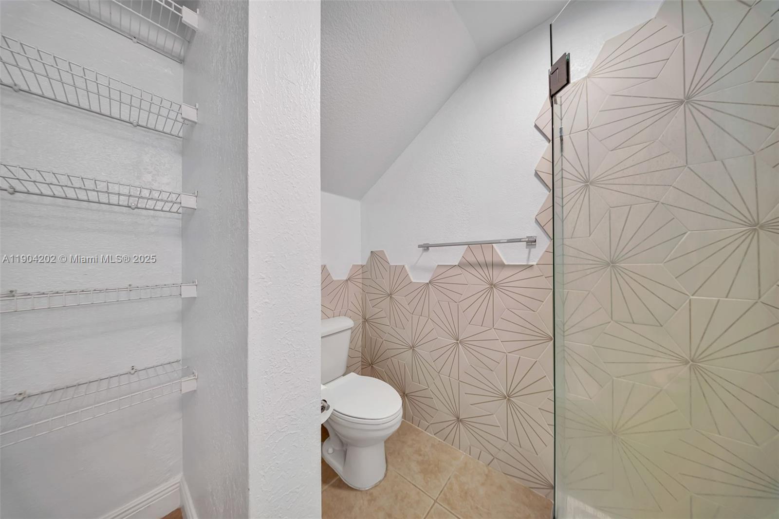 Building Photo - 2814 SW 27th St