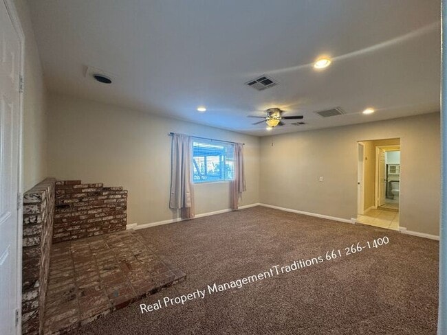 Building Photo - Great 3 + 2 Located in Quartz Hill