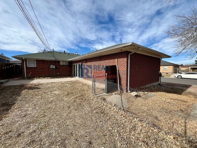 Building Photo - 3290 Leyden St