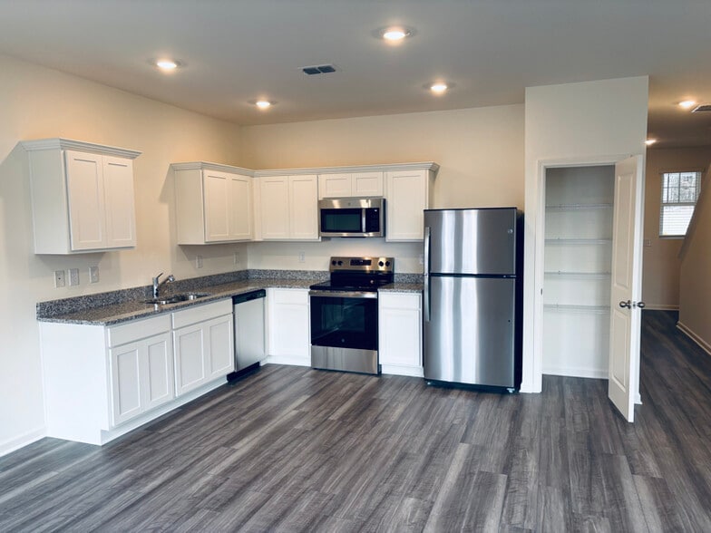 Building Photo - 3027 Gorman Dr