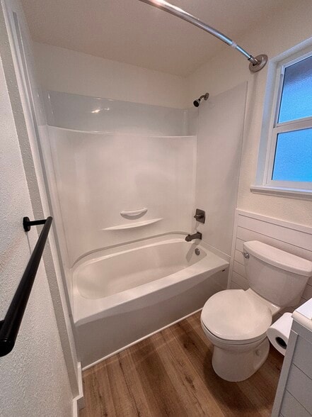 Building Photo - 429 Thomas St NW