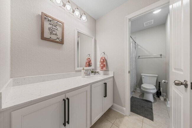 Building Photo - Spacious 4-Bed Oasis with Pool Access & Modern Upgrades in New Braunfels