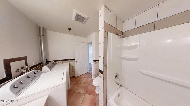 Building Photo - 4109 E Moreland St