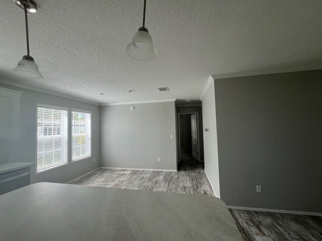 Building Photo - 3 Eland Dr