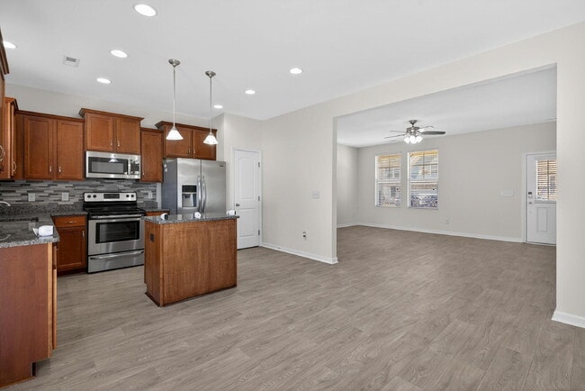 Building Photo - 3625 Tule Spring St