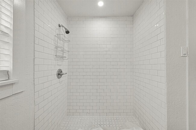 Building Photo - 5605 Petty St