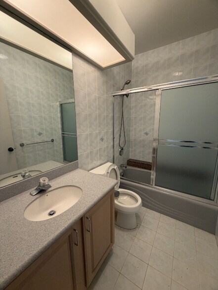 Building Photo - 736 Ulili St