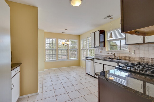 Building Photo - 164 White Branch Ct