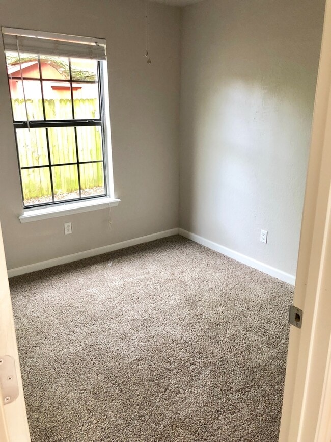 Building Photo - Total Remodel 3bed, 2bath, 2car in S Norman