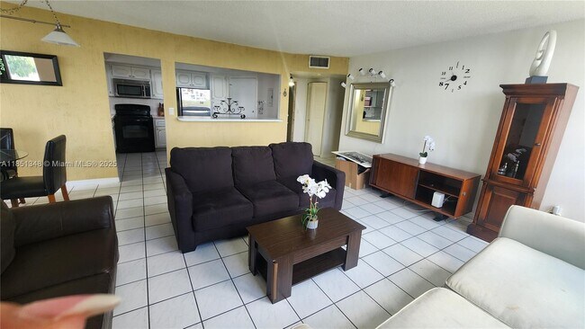 Building Photo - 1301 NE Miami Gardens Dr