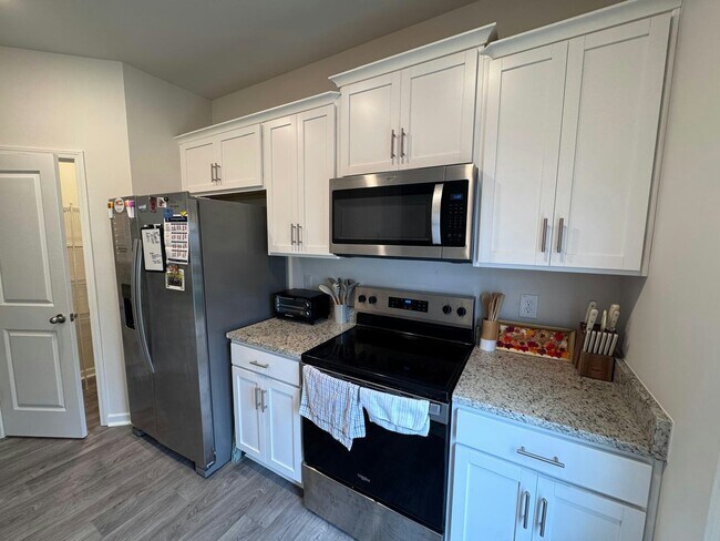 Building Photo - 285 Moyer Dr