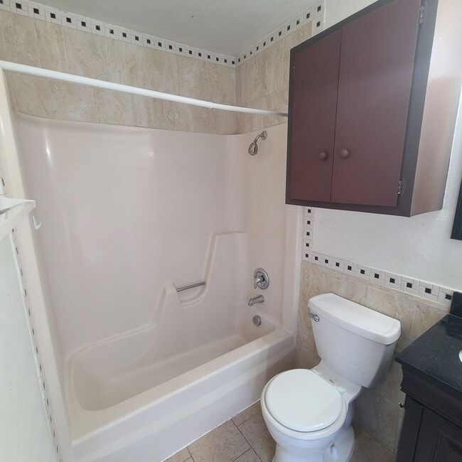 Building Photo - Spacious 2 BR/2.5 bath townhome near the Medical Center w/a fenced in yard!