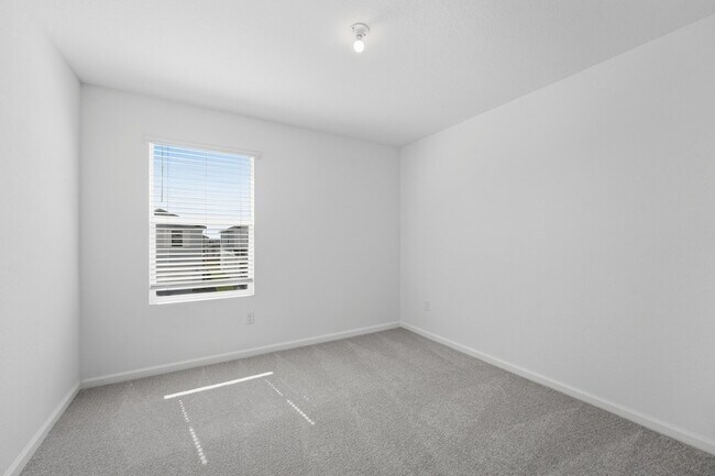 Building Photo - 10739 NW Moon Rise Ln