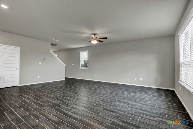 Building Photo - 267 Kinsley Wy