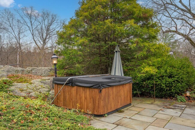 Building Photo - Beautiful 4 Bedroom 3.5 Bathroom Home On Quiet Tree-Lined Street In Millwood.