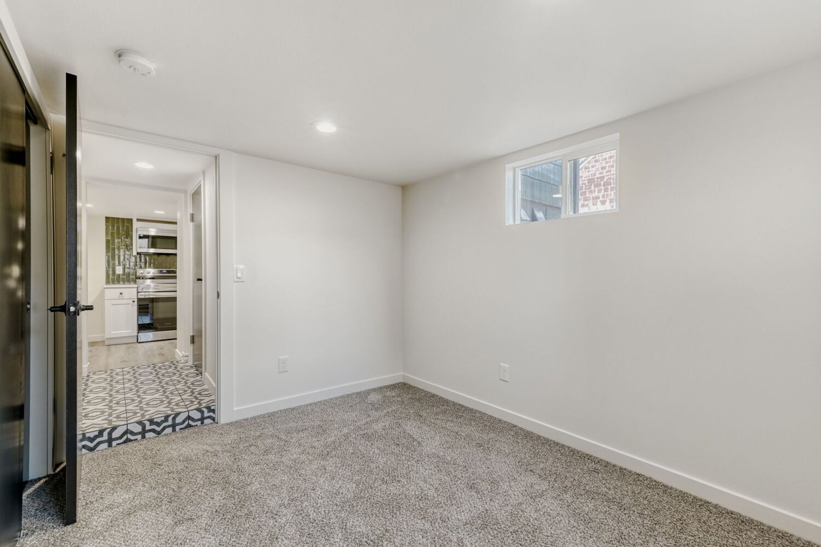 Building Photo - 946 Pratt St