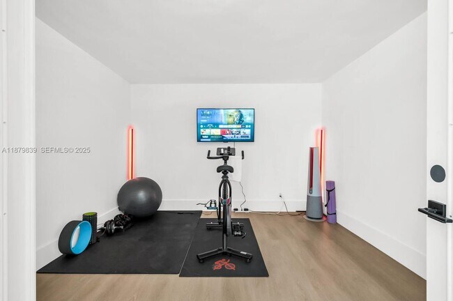 Building Photo - 5250 NE 15th Ave