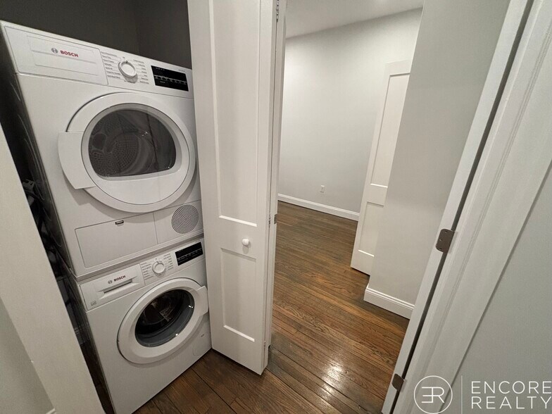 Building Photo - 19 Queensberry St