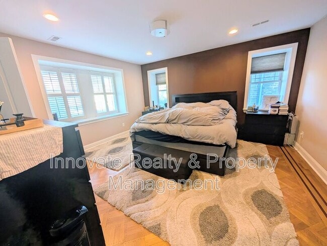 Building Photo - 6519 Lincoln Dr