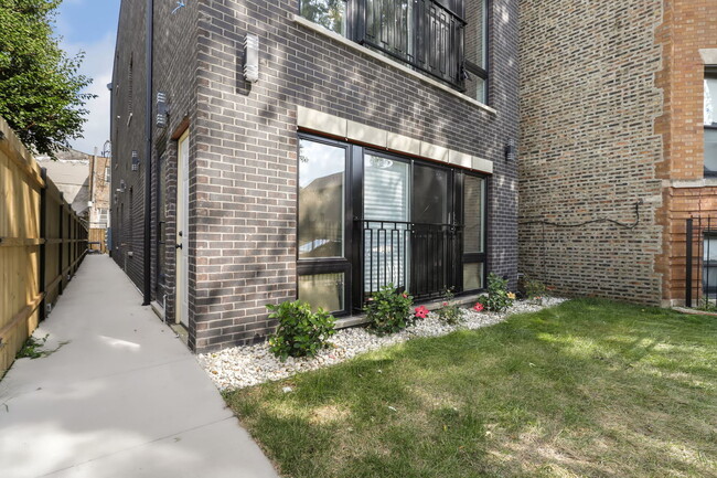 Building Photo - 4605 S Langley Ave