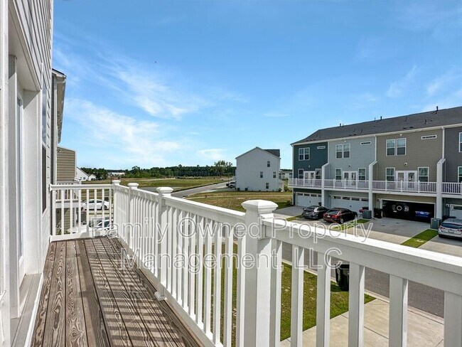 Building Photo - 162 Yorkshire Dr