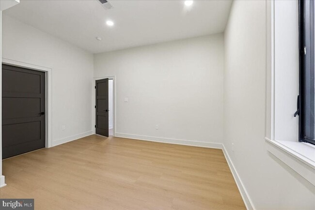 Building Photo - 4428 Albemarle St NW
