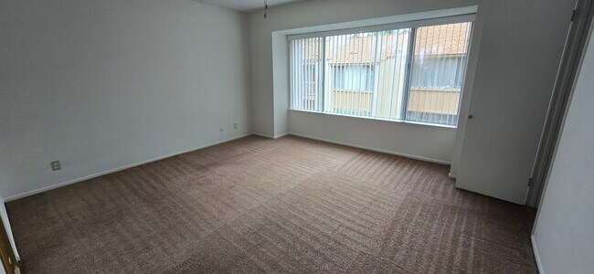 Building Photo - Todd Ranch Condo