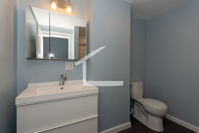 Building Photo - Beautiful, Fully Renovated Kenmore Square ...