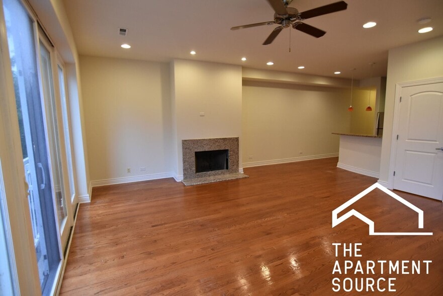 Building Photo - 5142 N Clark St