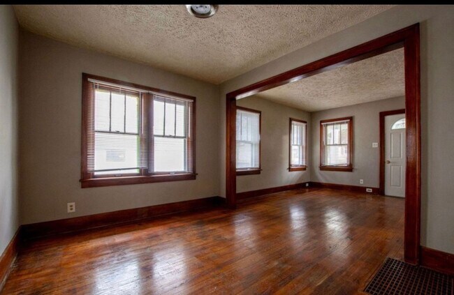 Building Photo - 5519 Hickory St
