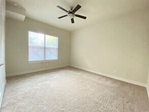 Building Photo - 9510 Cedarpost Square St