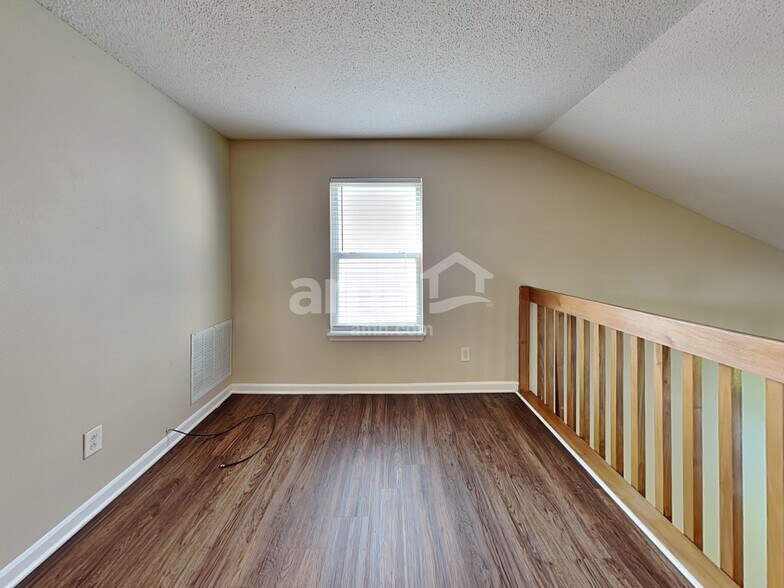 Building Photo - 6036 Draycott Dr