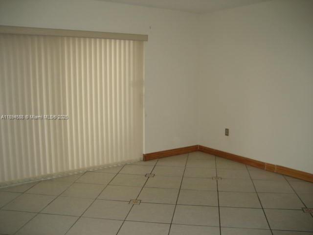 Building Photo - 10810 N Kendall Dr