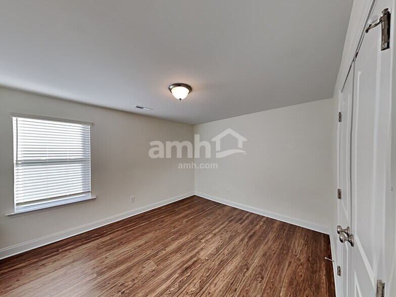 Building Photo - 2134 Laurel Vlg Cir