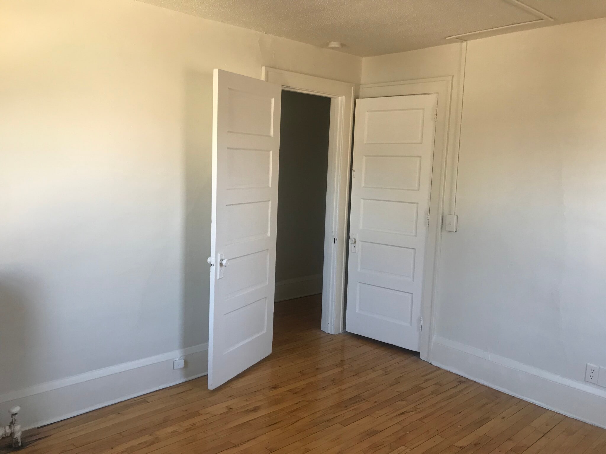 Bedroom, with closet (closed) - 2917 S 31st Ave